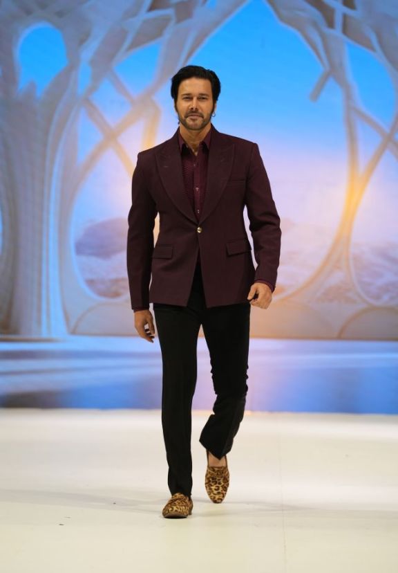 Photo 3 - Rajneesh Duggal.jpg